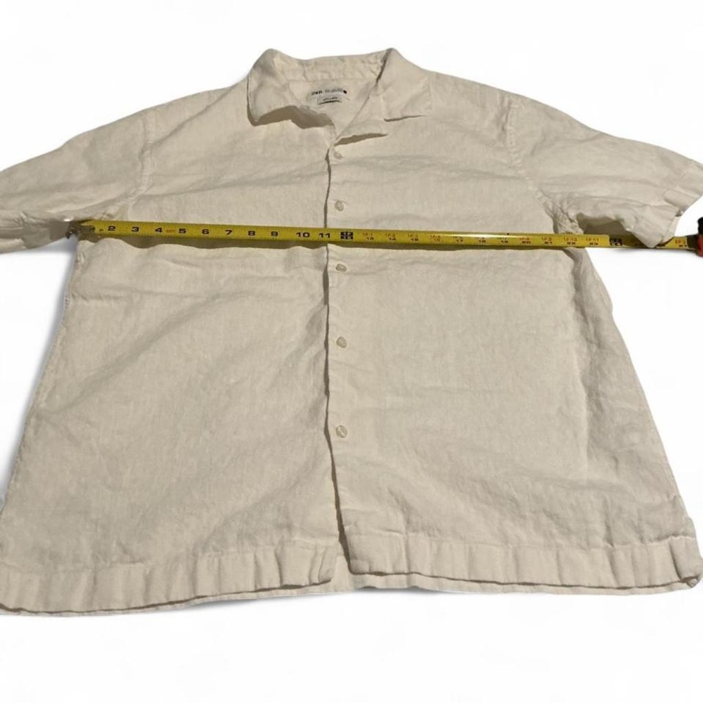 White linen button-up shirt with a‎ relaxed fit #summer #vacation #resortwear - Picture 4 of 8